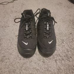 NIKE AIR MAX 720-818 BLACK SIZE 9.5