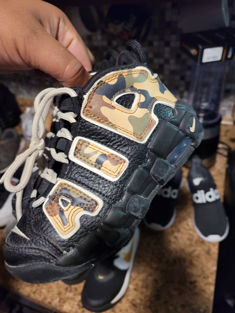 Boy shoes size 11 n 12 very good condition