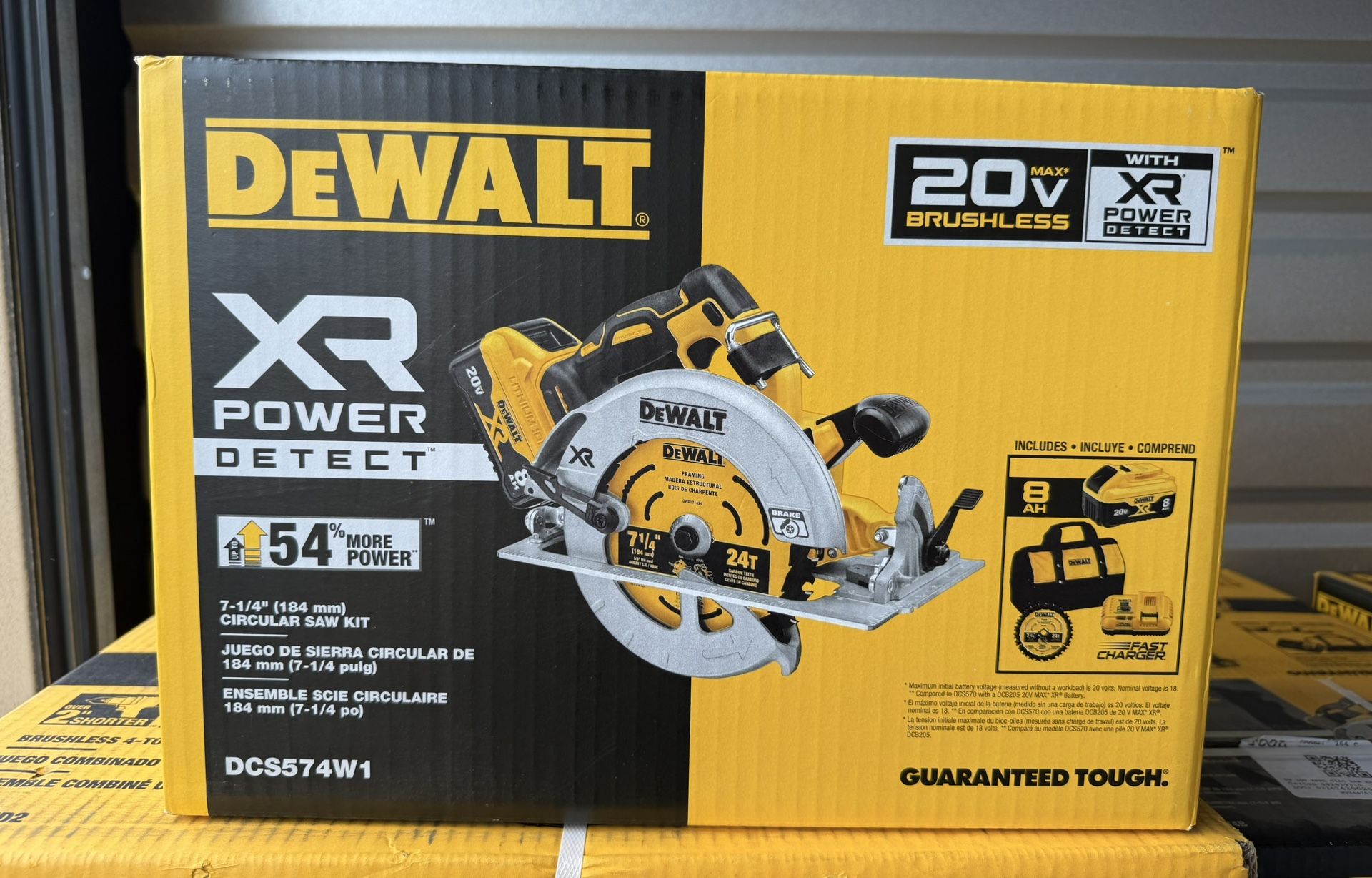 DEWALT XR POWER DETECT 20-volt Max 7-1/4-in Brushless Cordless Circular saw kit