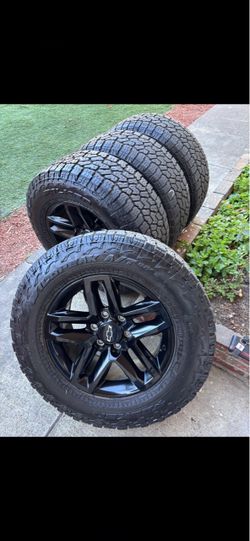 Chevy Silverado trail boss Wkeels and tires