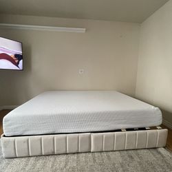 Queen Bed With Frame 