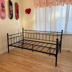 TWIN DAY BED WITH TWIN MATTRESS + TOPPER + BOARD