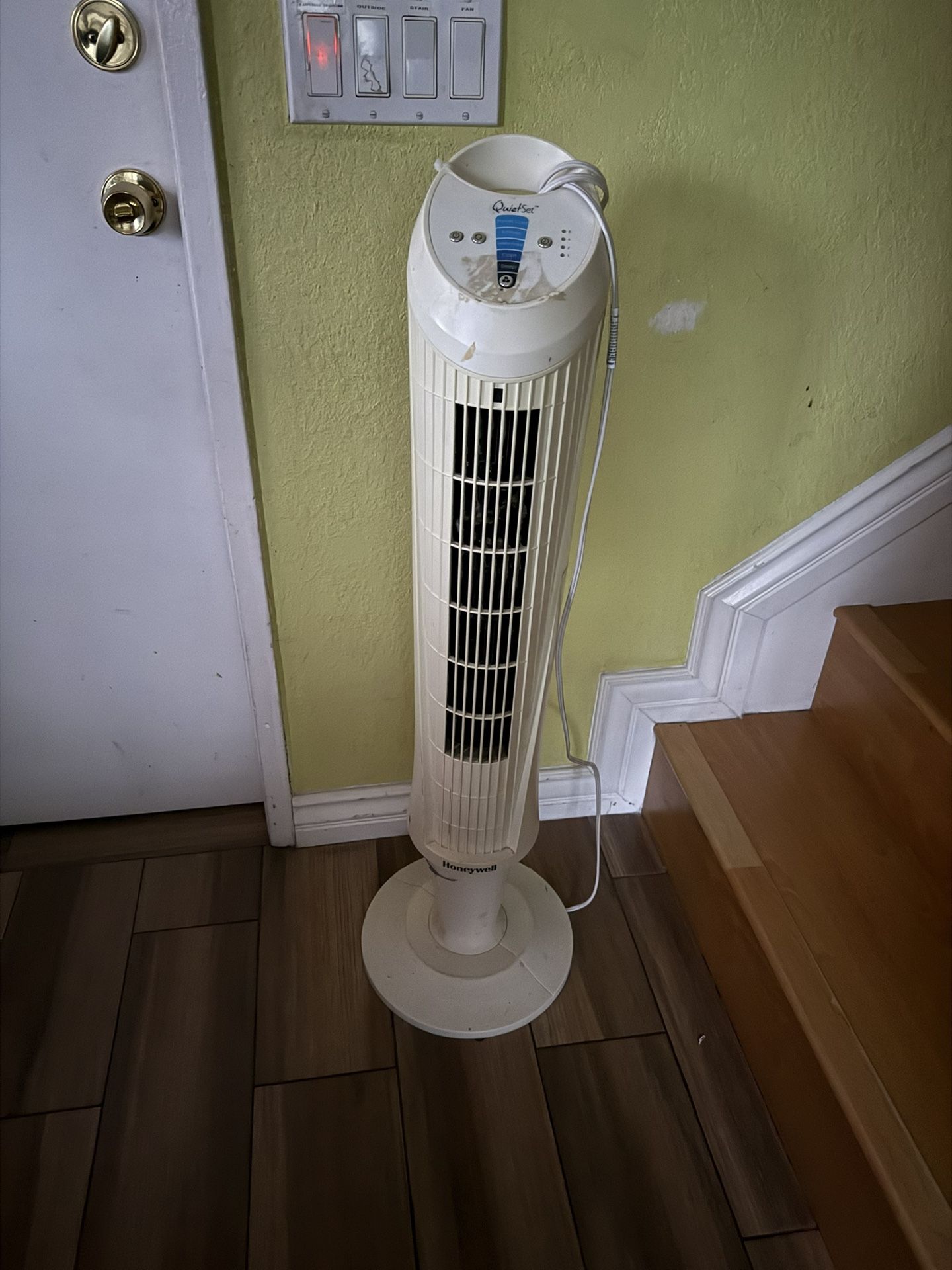 Quiet Set Oscillating Tower Fan