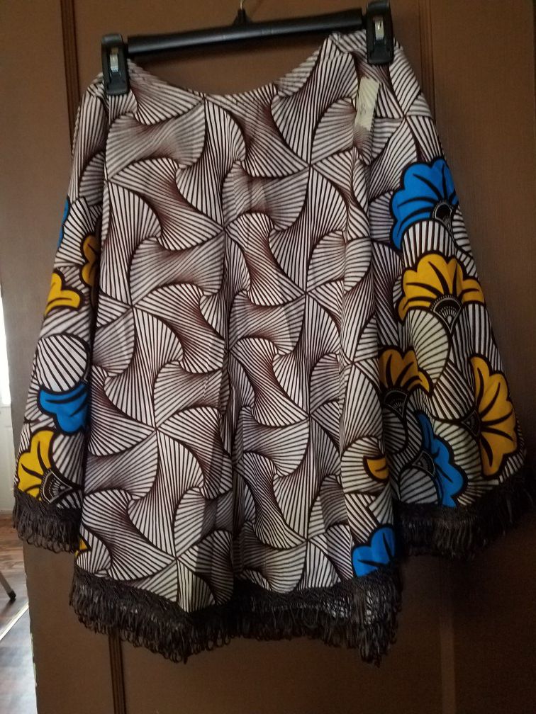 Fabric cape with fringes down
