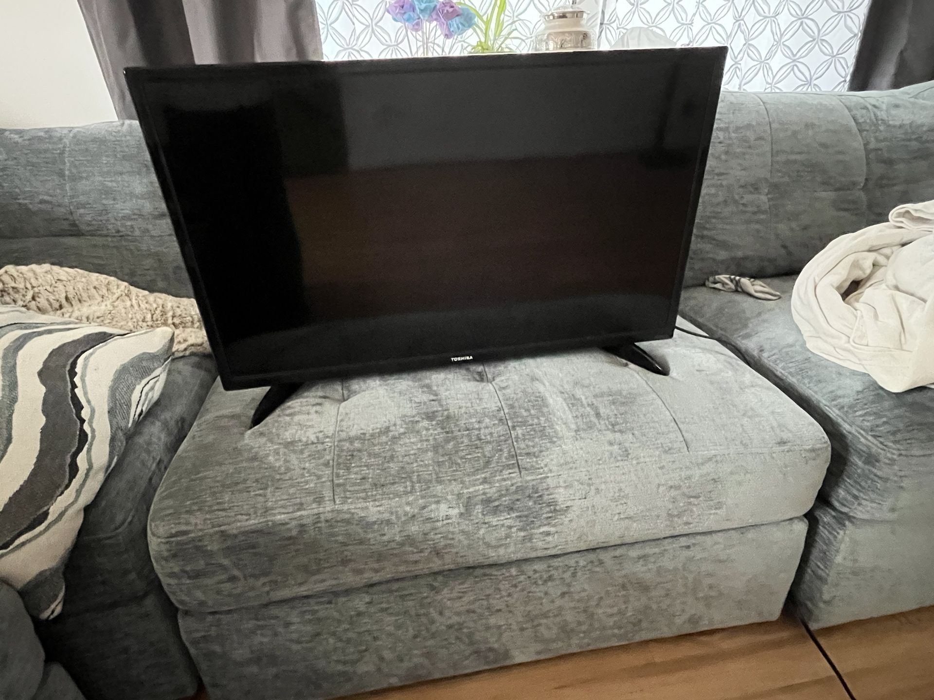 32 in Toshiba fire addition tv