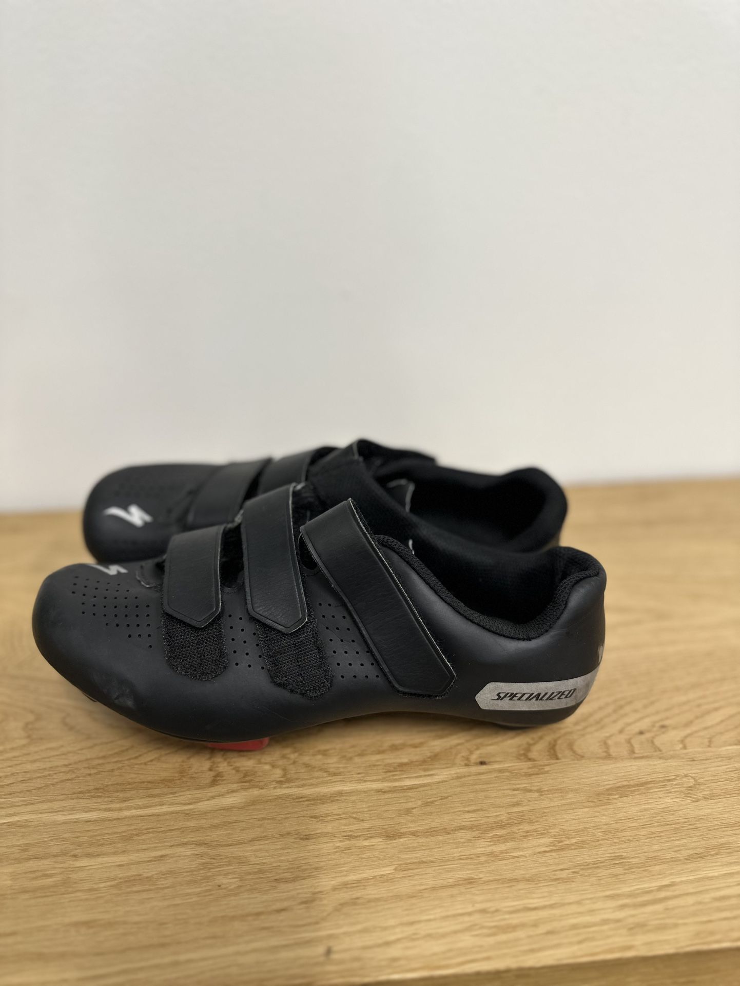 π΄ββοΈ BULK SALE β 100x Lightly Used Specialized Cycling Shoes β $4,500 for All