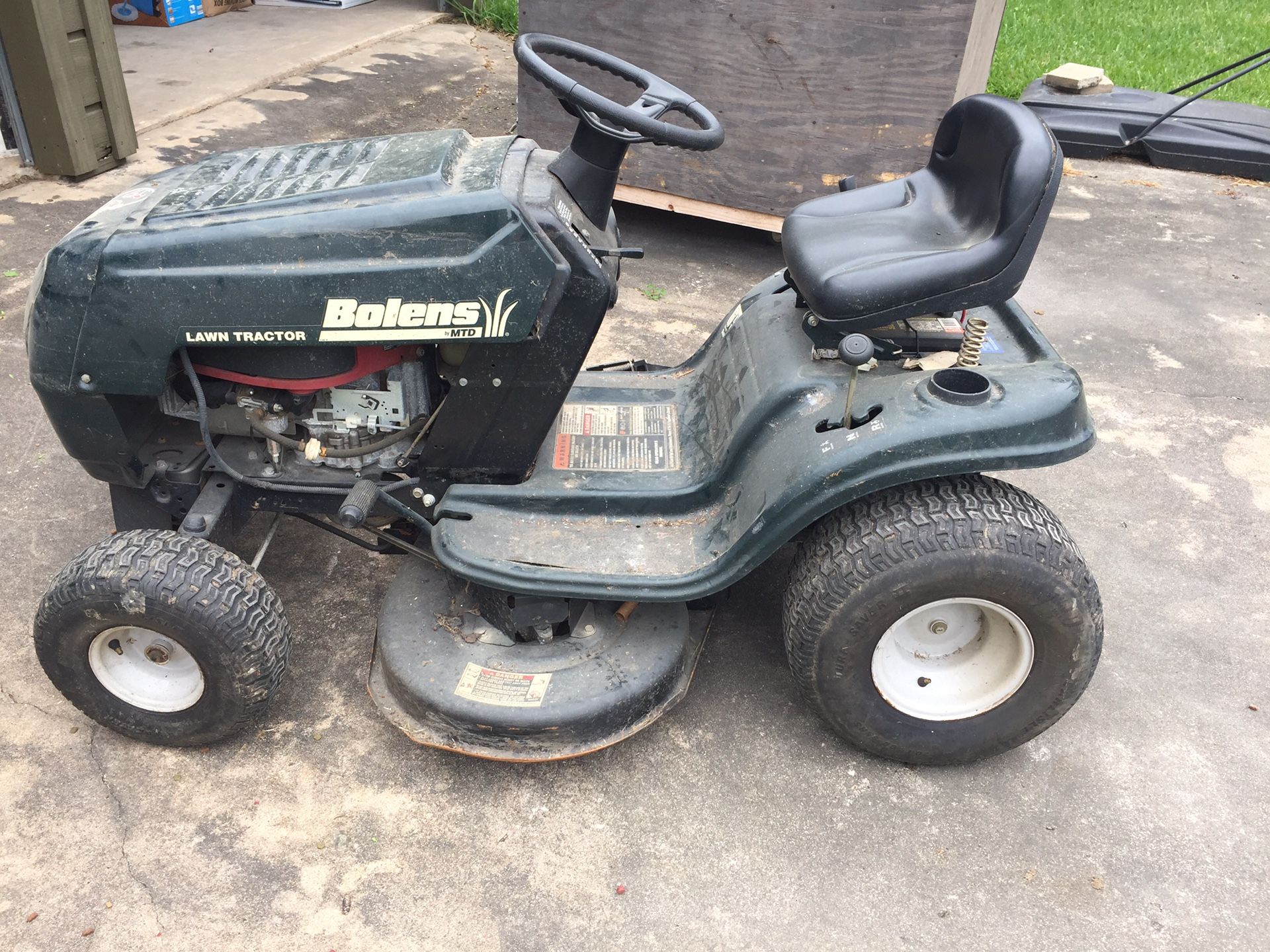 Riding lawn mower