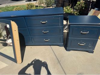Dresser with Mirror with 1 night stand