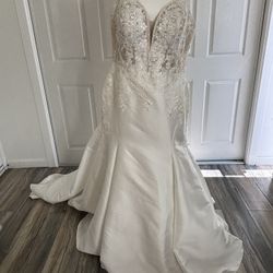 BRAND NEW- Essence of Australia Wedding Dress