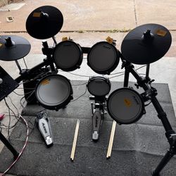 ALESIS COMPLETE DRUM SET
