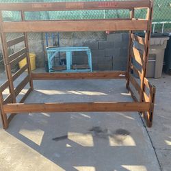 Cama litera De Madera En Muy buena Condicion