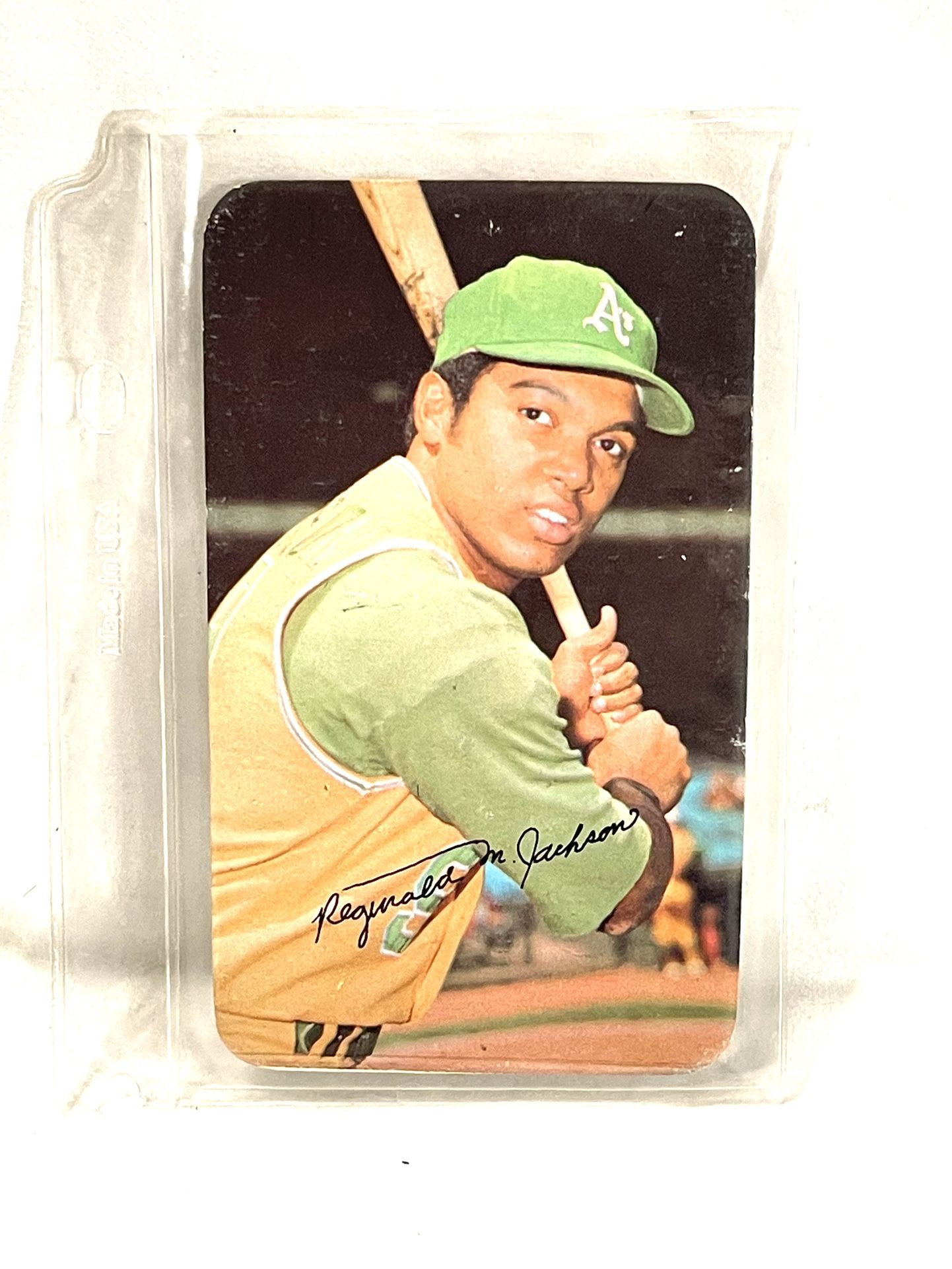 Great Condition 1971 (SuperCard) Topps #38 Oakland A’s Hall Of Famer Rookie Reggie Jackson Baseball Trading Card. Retail Value $252