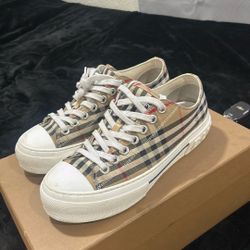 Burberry converse Men