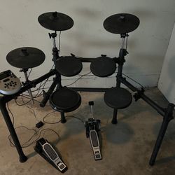 Alesis Electric Drum Kit.  Complete Excellent Condition 