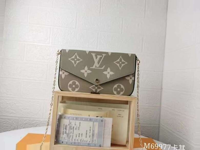 Louis Vuitton Monogram Felicie Pochette (Félicie Pochette M61276) for Sale  in Miami Gardens, FL - OfferUp