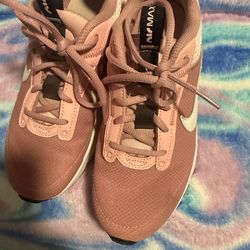 Nike kids shoes size 4