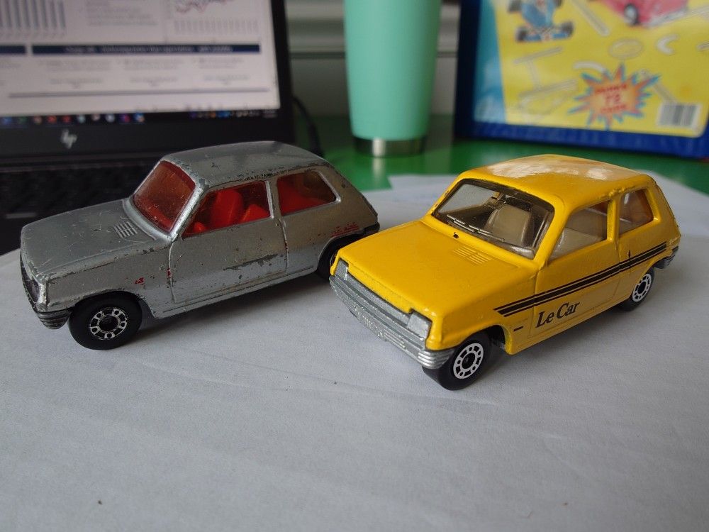 Vintage Lesney matchbox Lot Of 2 Renault 5 LeCar Opening Hatch No. 21