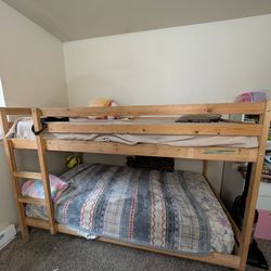 Bunk bed with mattress 