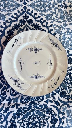 Villeroy and Boch dinner plate