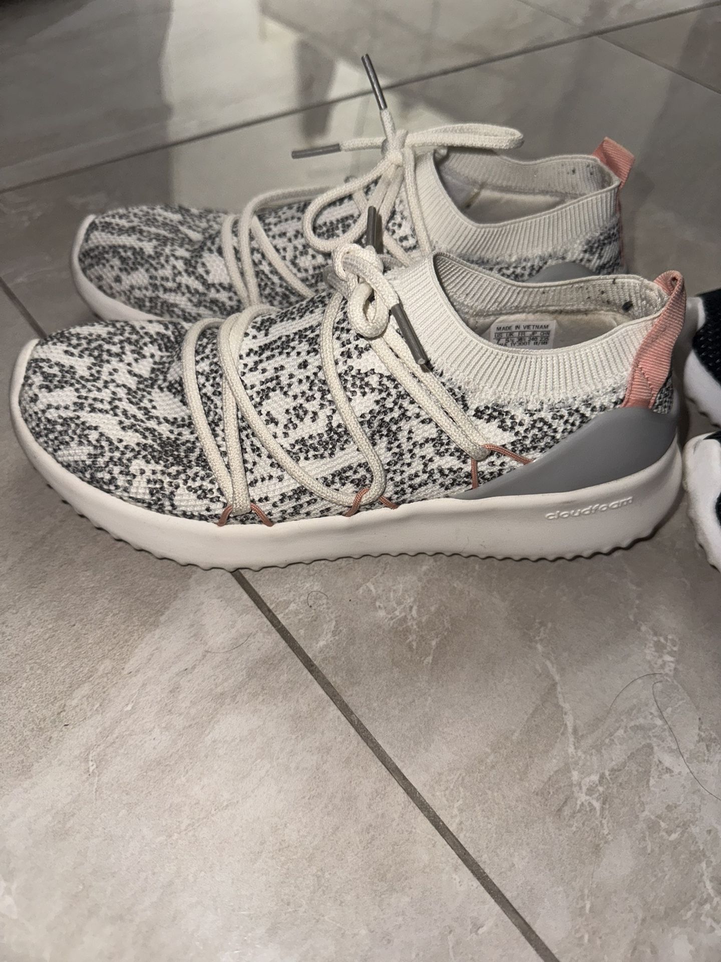 New Adidas Sneakers Size 7
