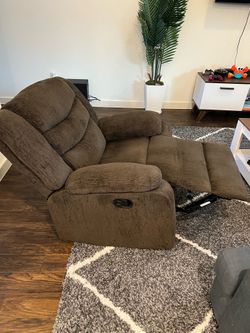 Brown recliner - urgent moving sale