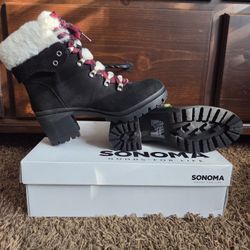 New Women's Boots - Size 8