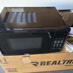 High Point EM925AWW 1.0 Cu.ft. Microwave with turn Table 19" W x 11.375" H x 14.8" depth.