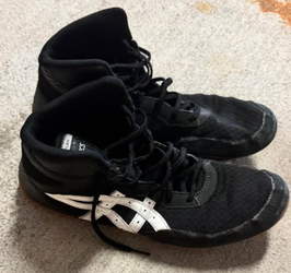 Ascics 10.5 Mens Wrestling shoes- Only couple times used