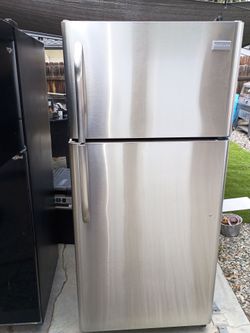 Refrigerator W/ Ice maker $295 *SERIOUS BUYERS*