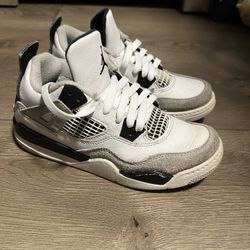 Jordan Retro 4 Size 1y