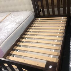 Beautiful Solid Wood Twin Size trundle  Bed