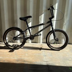 Black Haro Downtown Children’s Bike. 