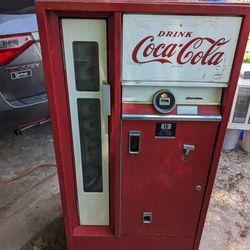 Coca Cola Vending Machine 