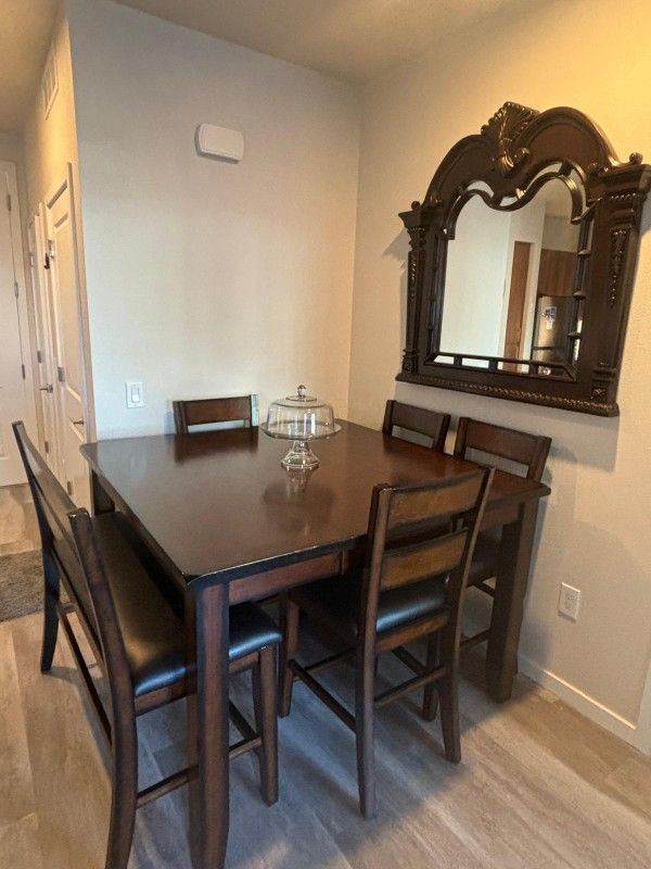 Dining Room Set With Mirror 