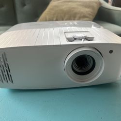 Projector -Optoma 