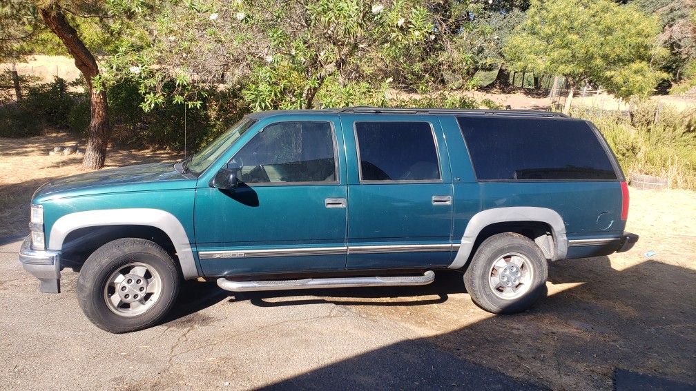 Chevy Suburban 4x4 Parting Out