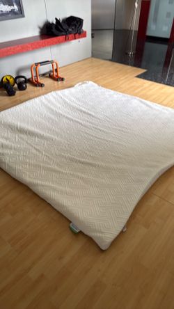 Premium Novilla king size memory foam mattress, topper