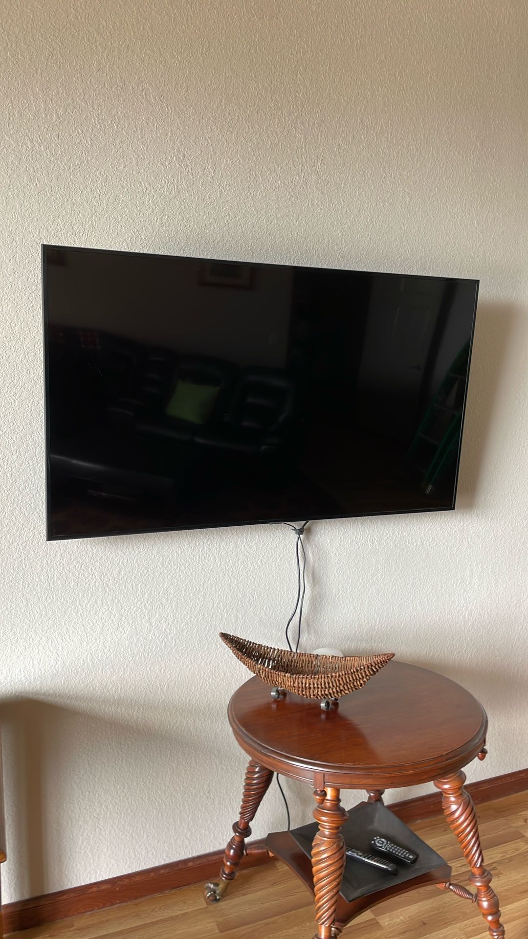 65” Samsung TV & Mounting Bracket