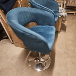 2 Swivel High Chairs 