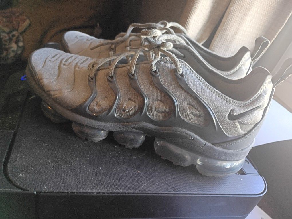 NIKE VAPOR MAX MENS SHOES SIZE 11
