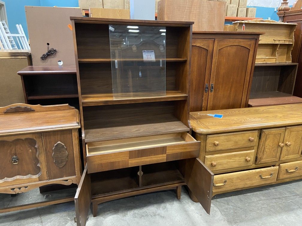 Small Vintage MCM China Hutch for Sale in Seatac, WA OfferUp