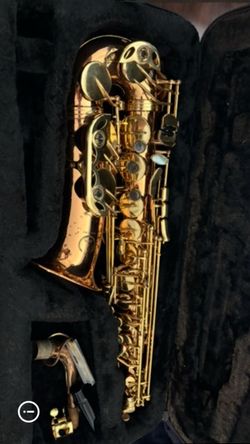 Alto saxofón marca Ideal
