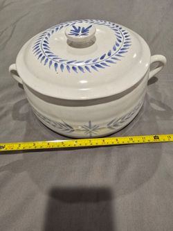 Like new! Vintage Amnion Hand Painted Heritage Pottery Casserole With Lid big size ( reseda ca)