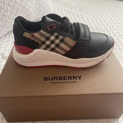 New Burberry Womens Size  8 