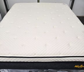 LIKE NEW! Nolah Signature Hybrid Queen - Delivery Available