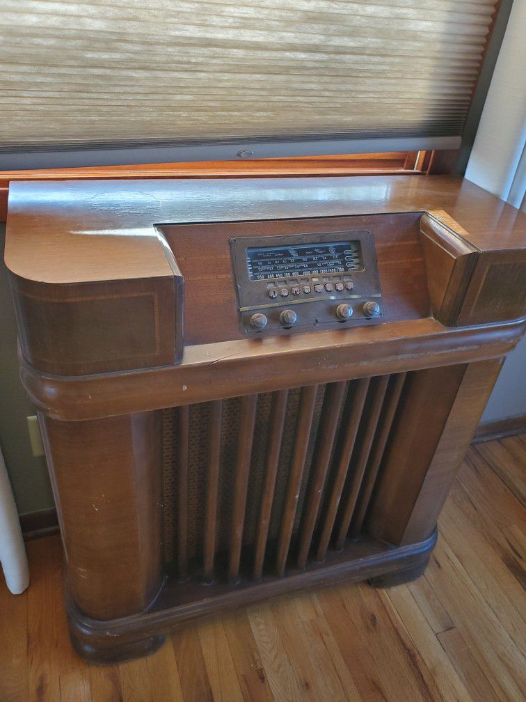 Antique Wooden Radio