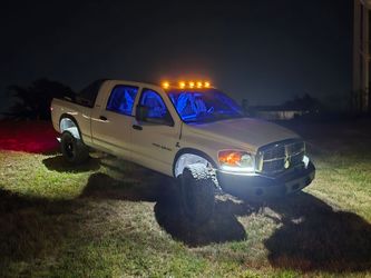 🛻💪 STUCK? NEED A CAMPER MOVED? I KNOW A GUY.