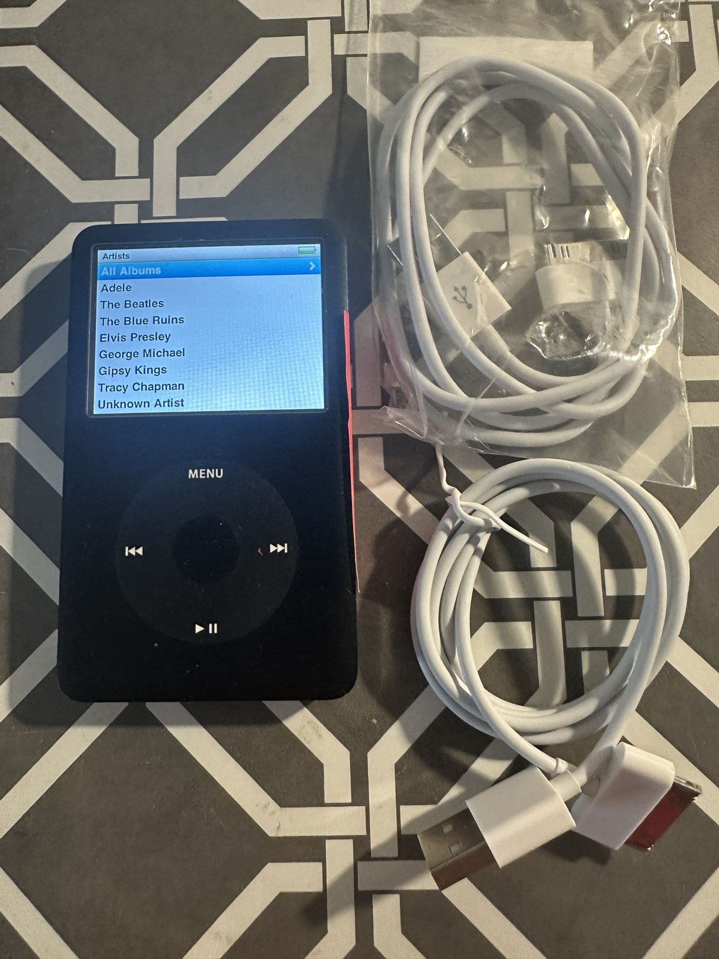 Apple iPod Classic 80gb Black 6th Generation With New Earbuds And