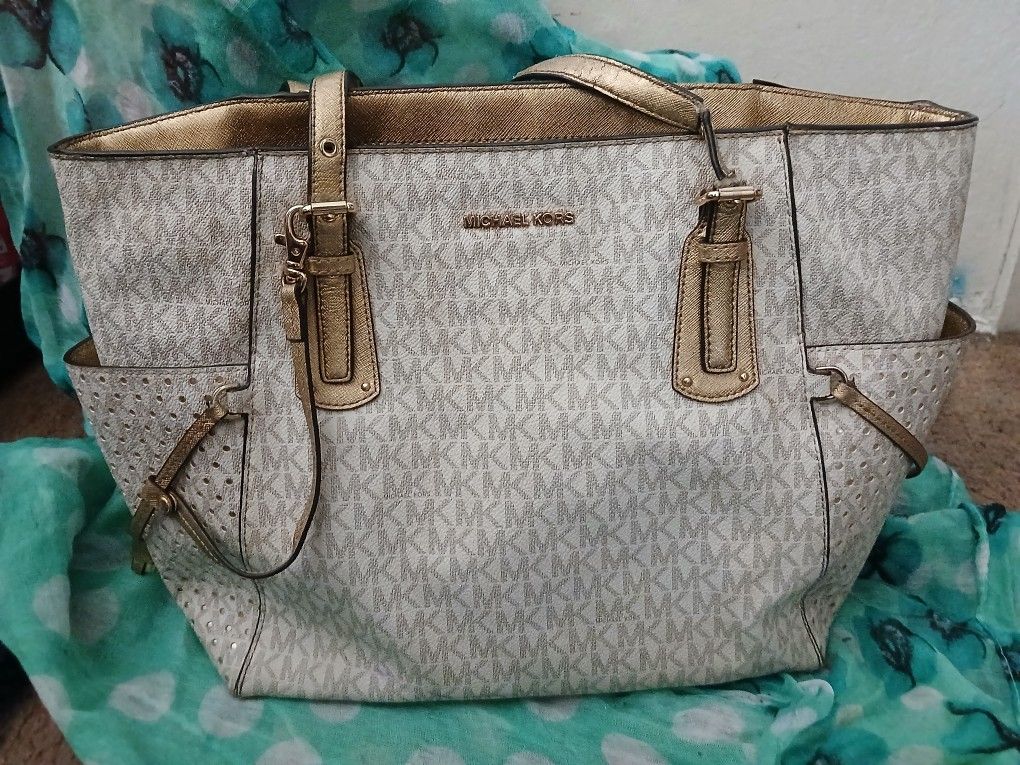 Micheal Kors Purse