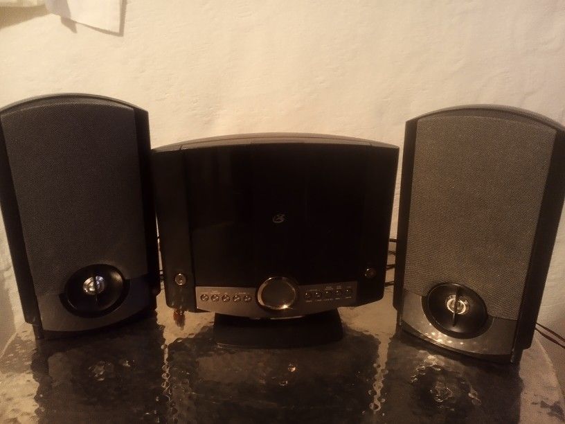 GPX HM3817DTBLK HM3817DTBLK CD Home Music System with AM/FM Radio, Black